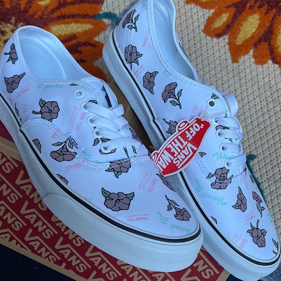 Vans Authentic
(Thank You Floral) True White 
VNOA2Z5119L

MEN’s sneakers - Picture 7 of 16